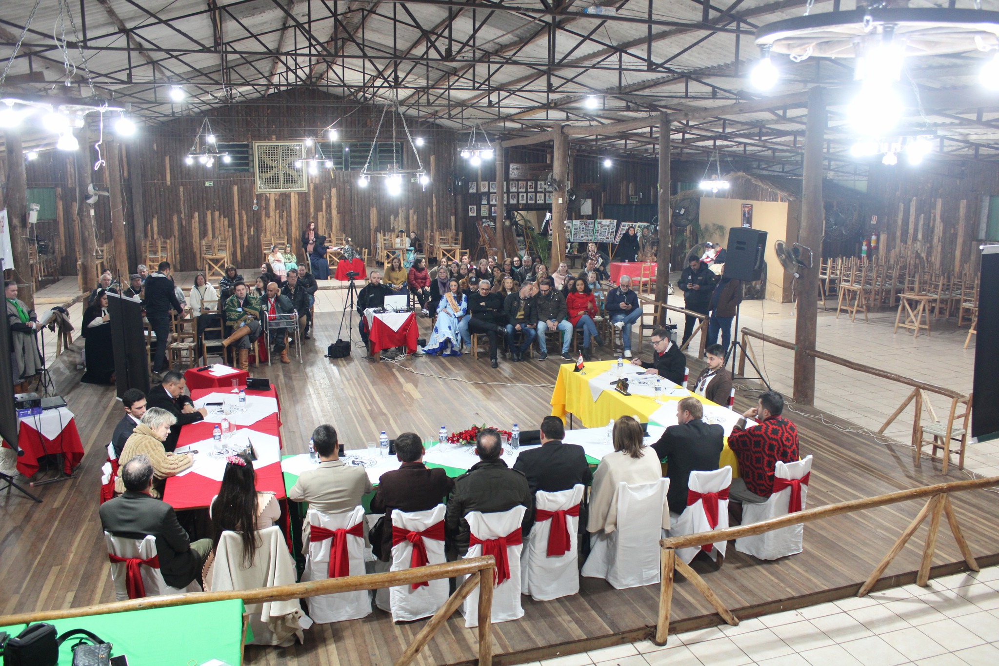 Câmara de Vereadores realiza homenagem aos 75 anos do 35 CTG de Palmeira das Missões