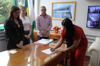 Câmara de Vereadores empossa Clarissa Bones como Vereadora