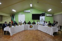 Câmara de Vereadores realiza sessão itinerante na Escola Polivalente com aprovação de importantes Projetos