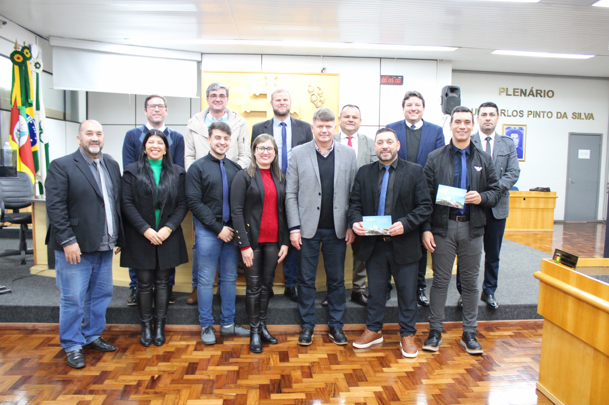CEO da Whey do Brasil destaca inauguração de parque fabril durante pronunciamento na Câmara de Vereadores