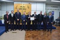Delfino Suzano recebe título de Cidadão Honorário