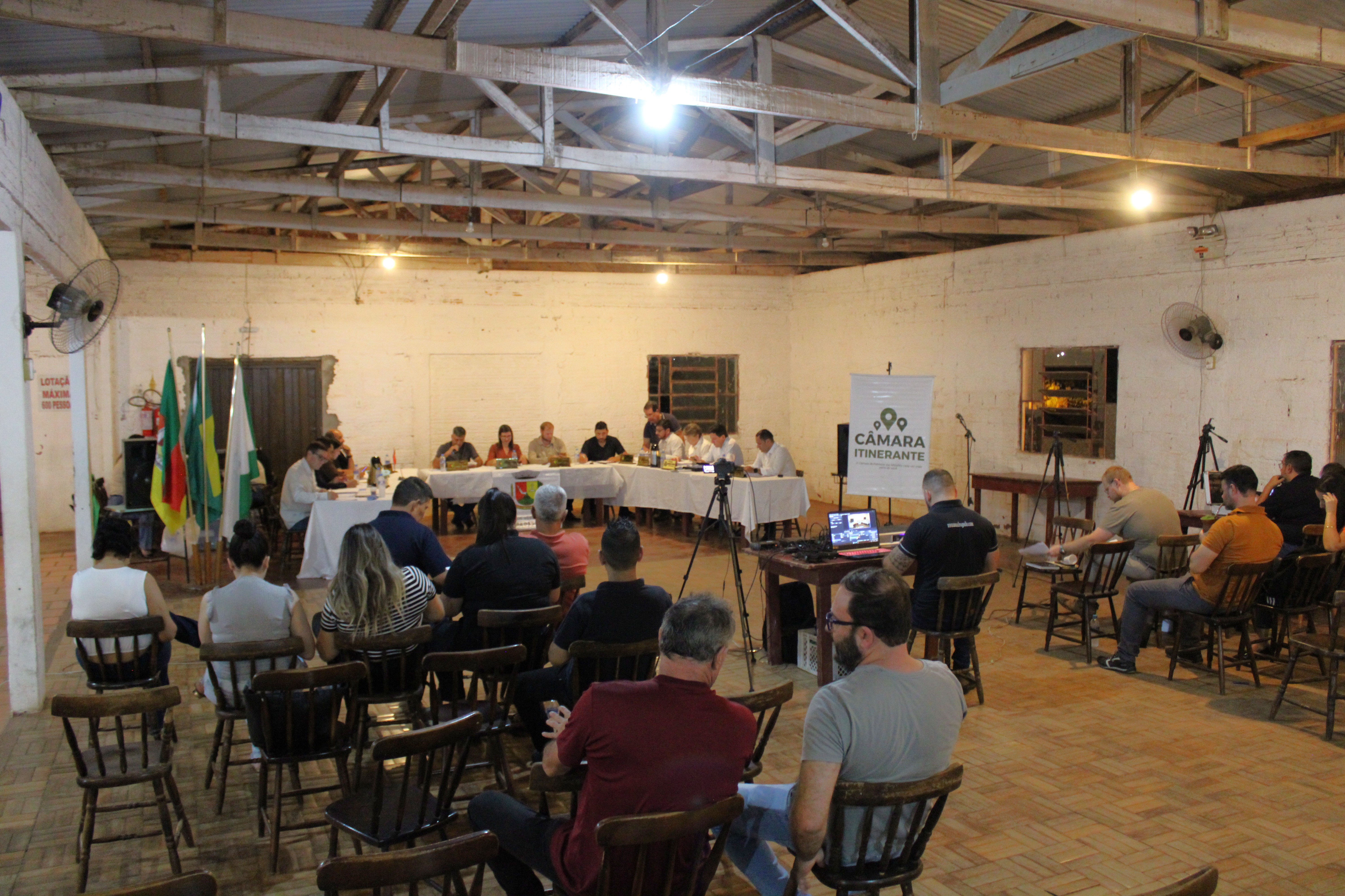 Legislativo inicia sessões itinerantes em comemoração aos 151 anos, com encontro no Bairro Félix.