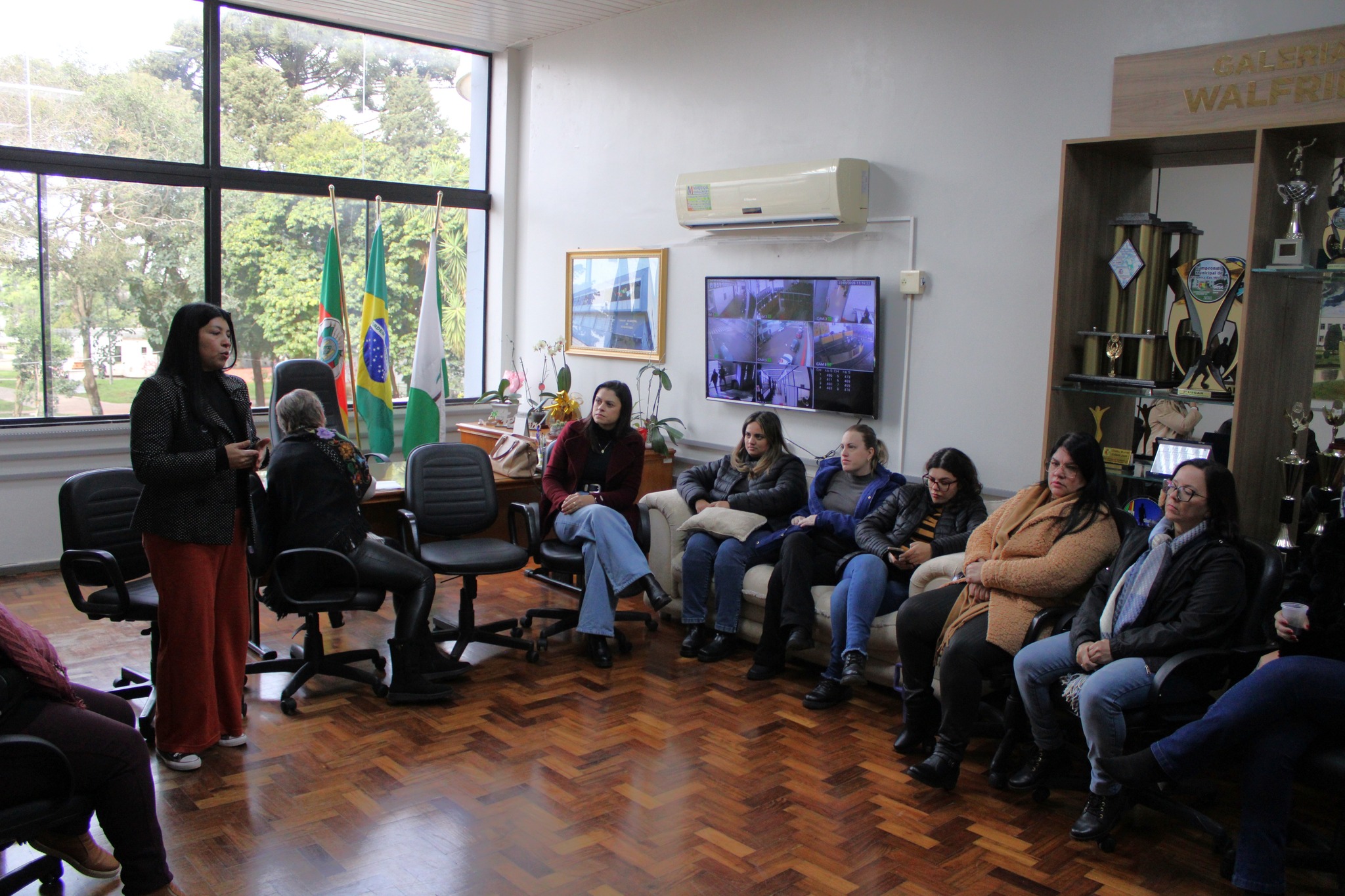 Procuradoria Especial da Mulher promove encontro do Maio Furta-Cor para servidoras e vereadoras na Câmara