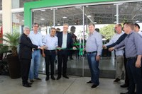 Vereadores participam de Inauguração de Supermercado